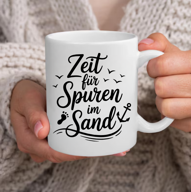 Zeit für Spuren im Sand Tasse – Maritime Keramiktasse mit Spruch | Geschenk für Strandliebhaber & Meerfans