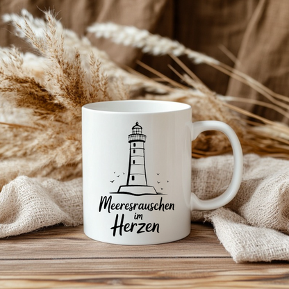 Meeresrauschen im Herzen Tasse – Leuchtturm Keramiktasse | Maritime Kaffeetasse | Nordsee Ostsee Geschenk | Küstenliebe | Meer Fan Becher