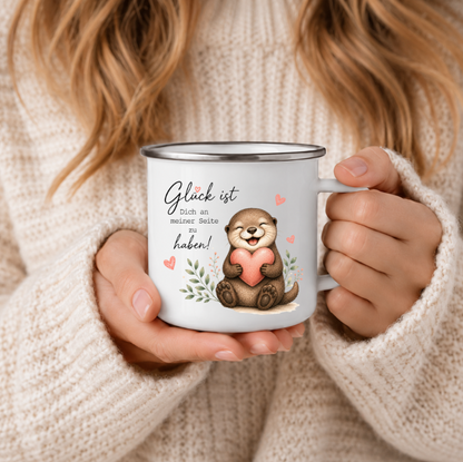 Glück ist Dich an meiner Seite zu haben | Emaille Tasse Otter Geschenk | Süße Camping Tasse 350 ml | Geschenk Lieblingsmensch