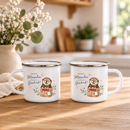 Manche Menschen sind ein Geschenk | Emaille Tasse Otter Geschenk | Süße Camping Tasse 350 ml | Geschenk Lieblingsmensch