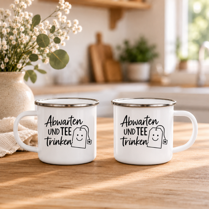 Abwarten und Tee trinken | Emaille Tasse I Lustige Tee Tasse | Geschenk für Teeliebhaber | Minimalistische Camping Tasse | 350 ml