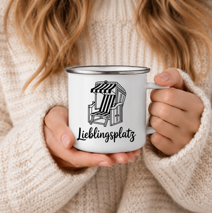 Lieblingsplatz Strandkorb | Maritime Tasse | Nordsee Ostsee Geschenk | Strandliebhaber | Camping Becher 350 ml Emaille Tasse