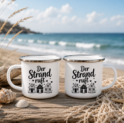 Der Strand ruft | Maritime Tasse mit Strandhäusern | Nordsee Ostsee Geschenk | Camping Becher 350 ml Emaille Tasse