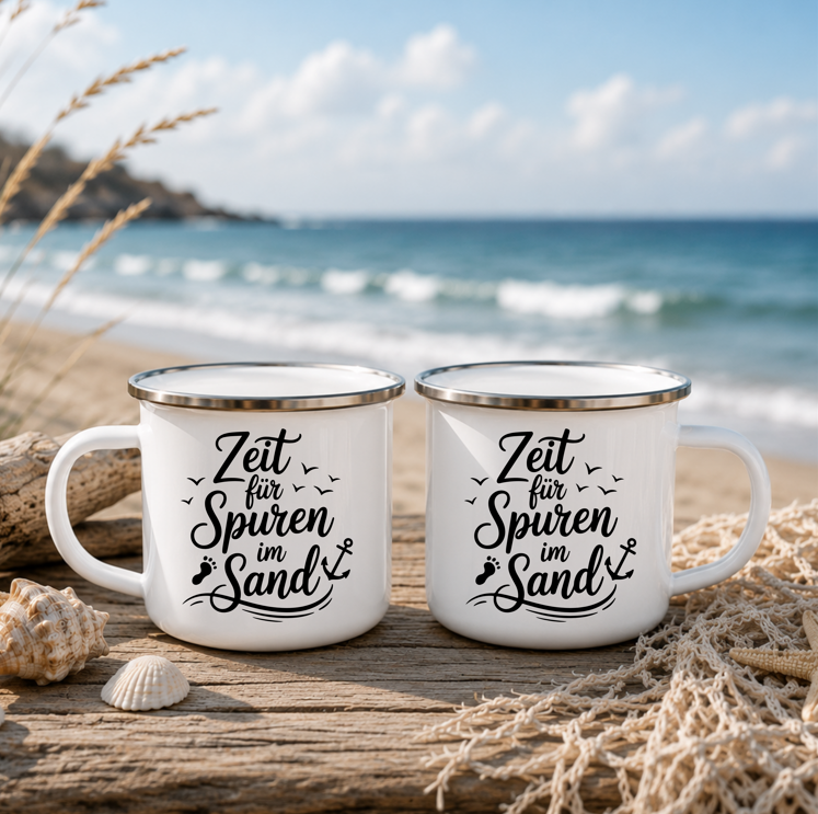 Zeit für Spuren im Sand | Maritime Tasse Strand Meer | Nordsee Ostsee Geschenk | Camping Becher 350 ml Emaille Tasse