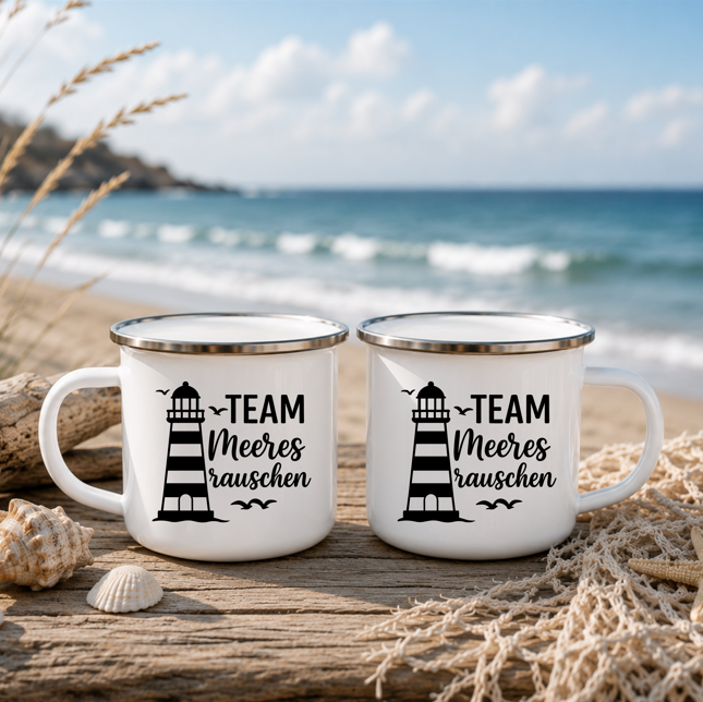 Team Meeresrauschen | Leuchtturm Tasse Maritime Geschenkidee | Nordsee Ostsee Becher | Camping Emaille Tasse 350 ml