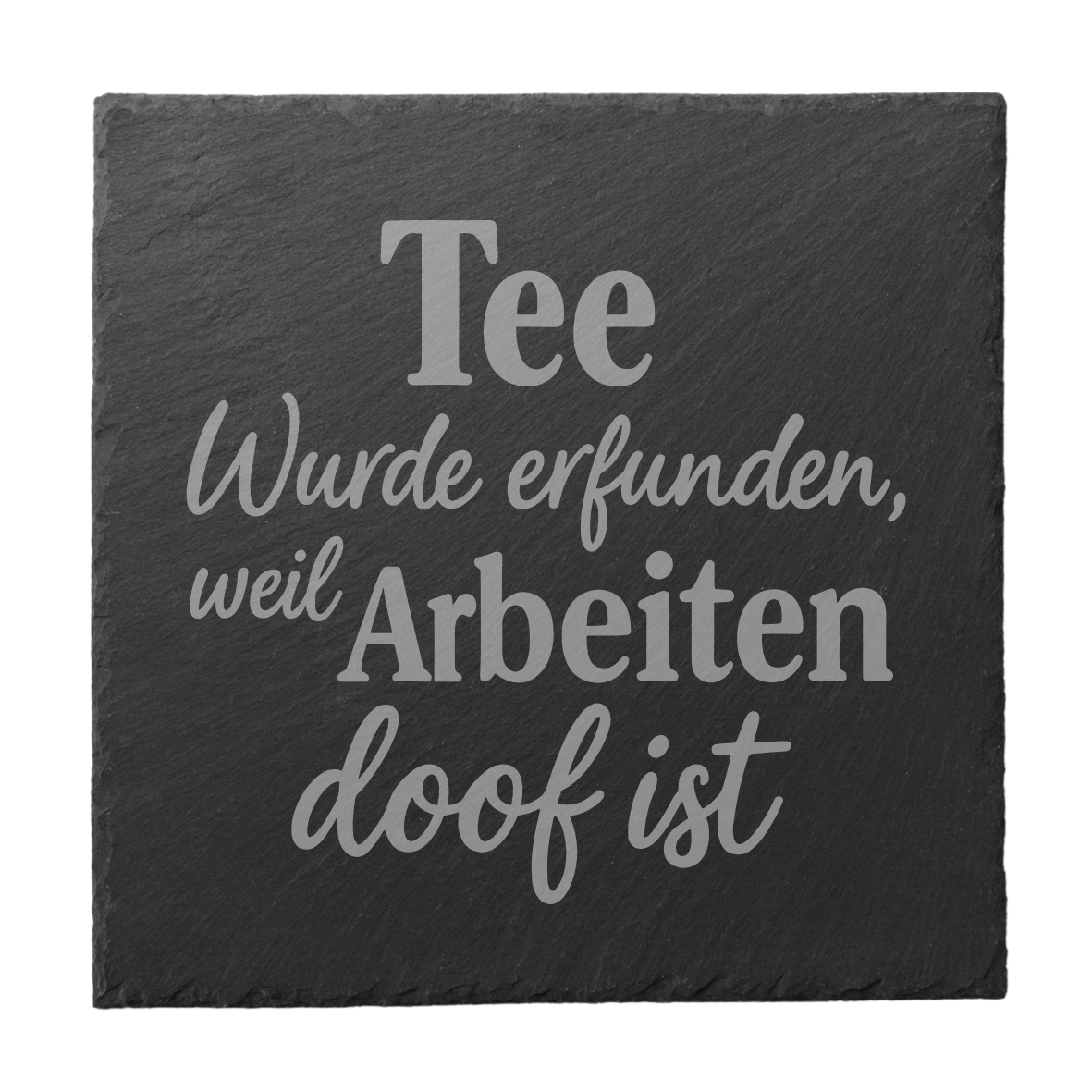 Lustiger Schiefer Untersetzer mit Tee Spruch fürs Büro, Runder Untersetzer aus Schiefer mit humorvoller Gravur, Geschenk für Kollegen mit Tee Motiv, Homeoffice Untersetzer mit Spruch, Naturschiefer Untersetzer Arbeiten doof ist