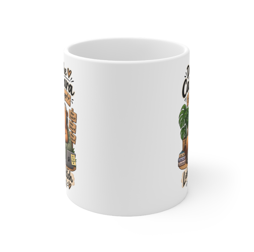 Weiße Capybara Tasse mit beidseitigem Motiv „Der frühe Capybara chillt länger – Lieber glücklich als perfekt“
