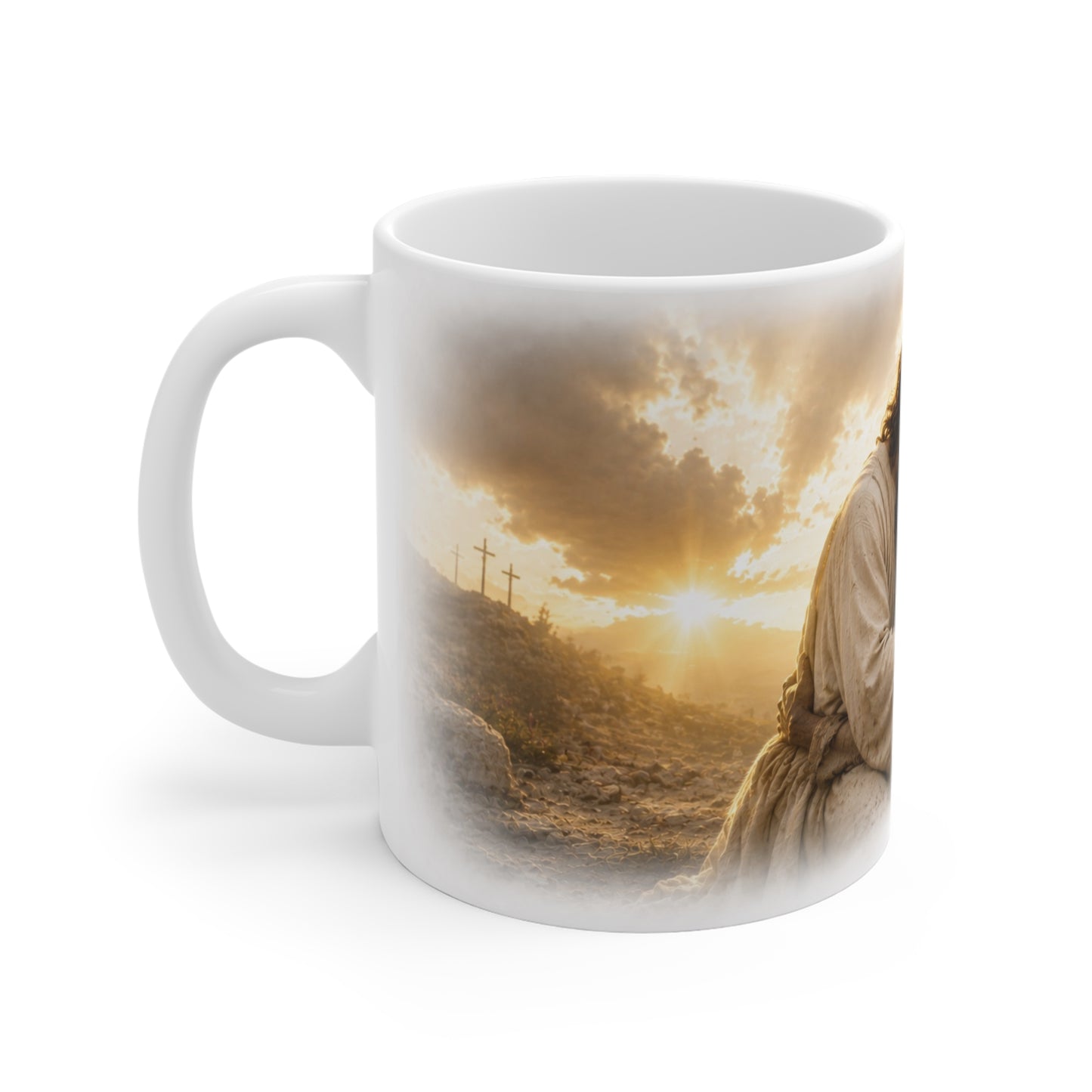 Weiße Jesus Tasse mit drei Kreuzen auf einem Hügel im warmen Licht als christliches Motiv